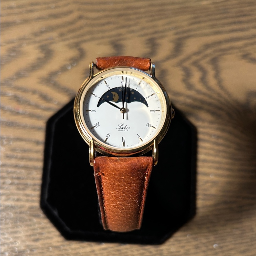 Vintage LABRE Quartz Moon Phase Gold Tone Watch - Picture 4 of 9